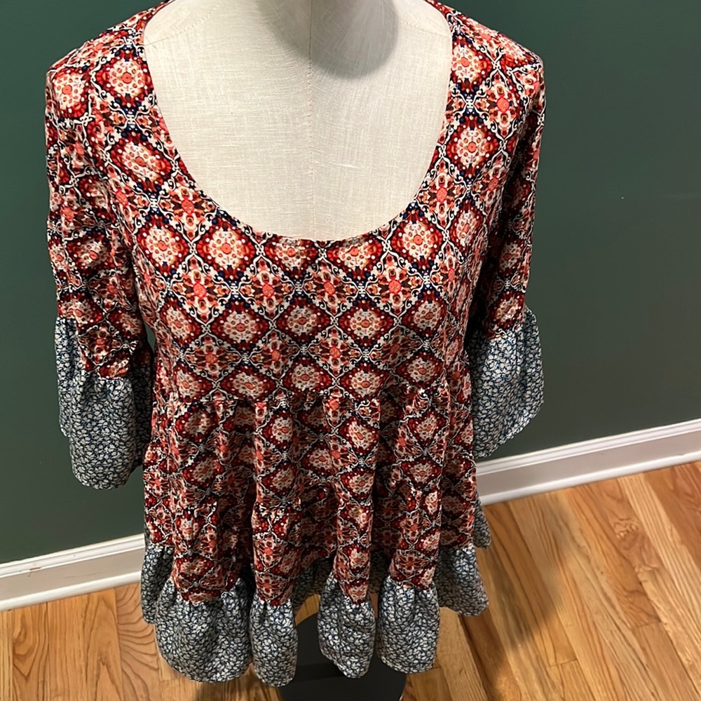 ❄️Women’s KORI multi colored patterned‎ top  Size Medium